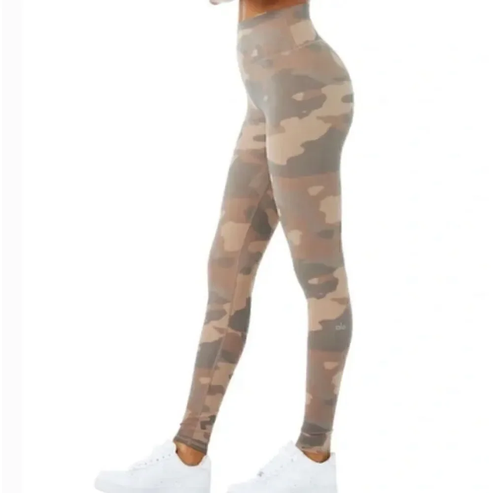 ALO  Yoga High Waist Camo Vapor Legging XS Putty Camouflage/ excellent